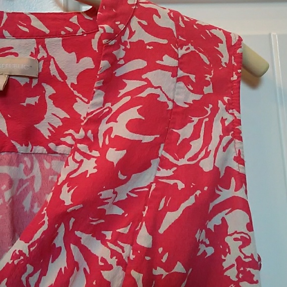 Coral Patterned Banana Republic Blouse - Picture 3 of 5